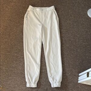 Women Lululemon sz 4 Cream Jogger Pants